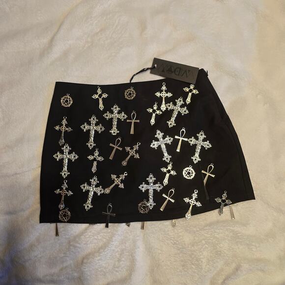 Widow Idol Worship Skirt - Picture 2 of 3